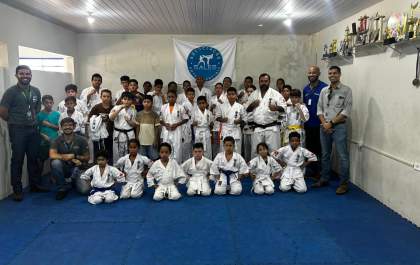 Com o apoio da Suzano, associação local leva aulas de karatê a 45 jovens&nbsp;